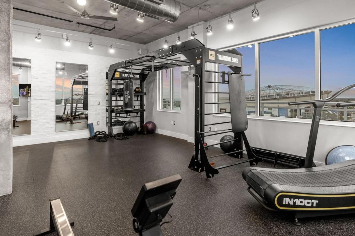 Modern 2 Bed Getaway Steps From Tropicana Field St. Petersburg Exterior photo