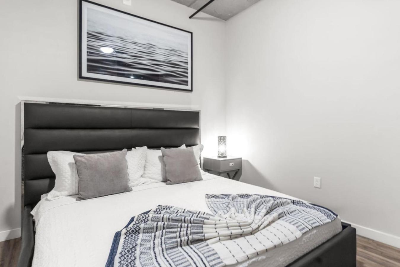 Modern 2 Bed Getaway Steps From Tropicana Field St. Petersburg Exterior photo
