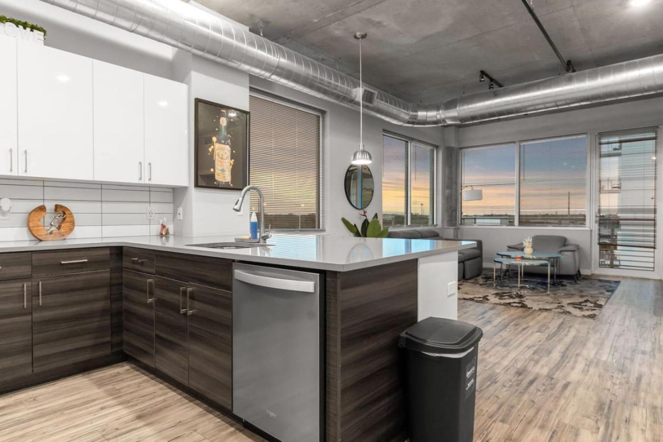 Modern 2 Bed Getaway Steps From Tropicana Field St. Petersburg Exterior photo